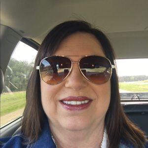 Meet your Posher, Myra